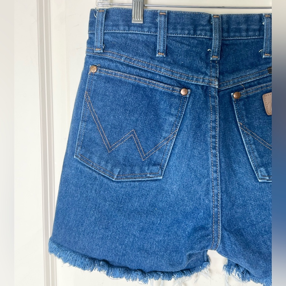 Vintage wrangler jeans cut and distressed into shorts 30w - Picture 9 of 9
